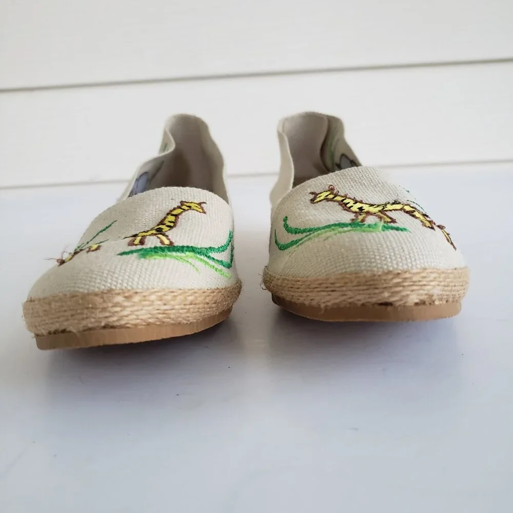 Vintage 70s/80s Margery Wind by Beacon wild animals embroidered canvas shoes
